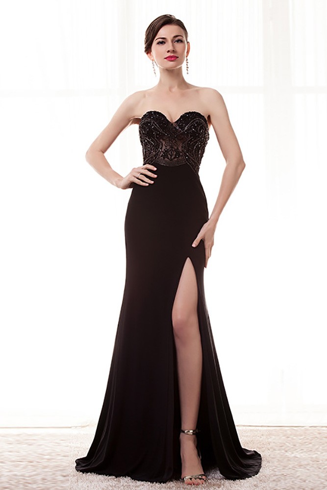 Enhancing Your Black Prom Dress: A Guide to Perfect Accessories插图3