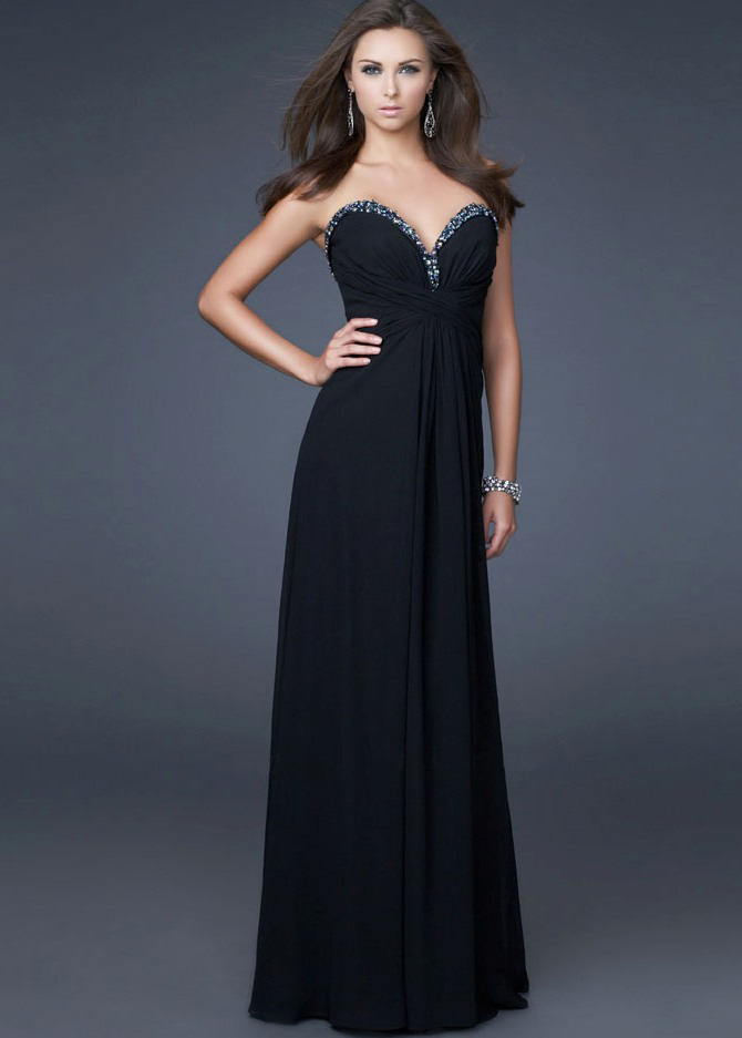 Enhancing Your Black Prom Dress: A Guide to Perfect Accessories插图4
