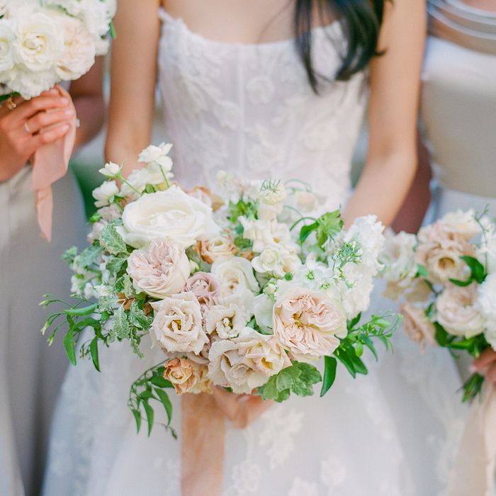  flowers at a wedding